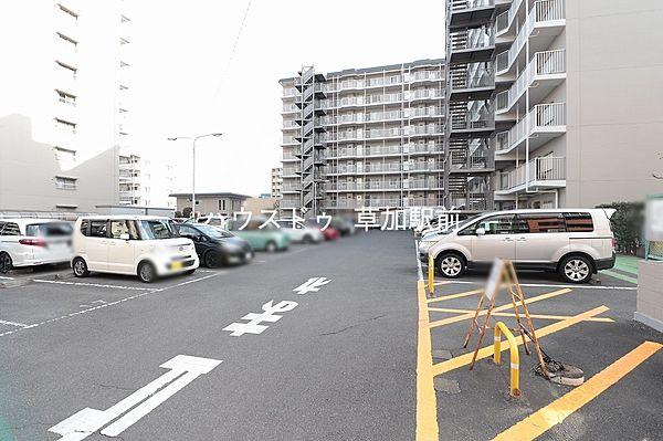 【駐車場】数十台駐車可能な駐車スペース