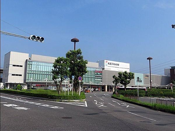 【周辺】樟葉駅(京阪本線)まで2577m、バス10分　停歩2分
