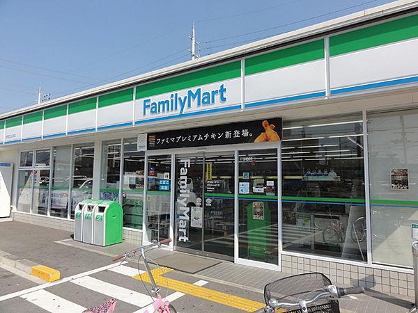 【周辺】ファミリーマート伊福四丁目店まで299m