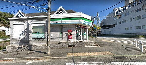 【周辺】ファミリーマート神鉄花山駅前店まで270m、徒歩4分
