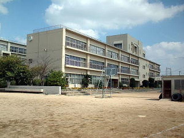 【周辺】宝塚市立高司中学校まで700m、徒歩9分
