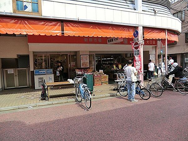 【周辺】横濱屋大口店まで70m、大口通商店街内にあるスーパーです。夜21時まで営業しています。