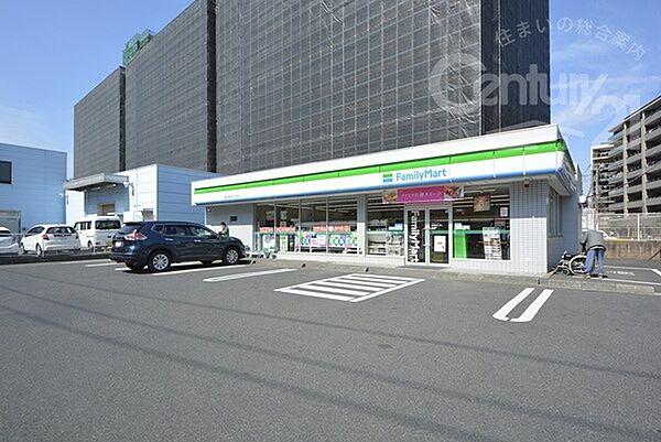 【周辺】ファミリーマート東大和桜が丘二丁目店まで160m、徒歩2分