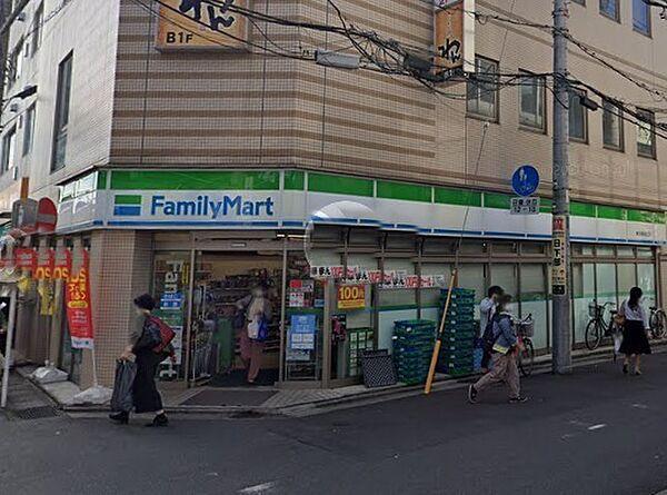 【周辺】ファミリーマート 春日部駅西口店まで954m