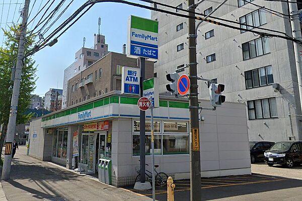 【周辺】ファミリーマート 札幌南5条東店（163m）