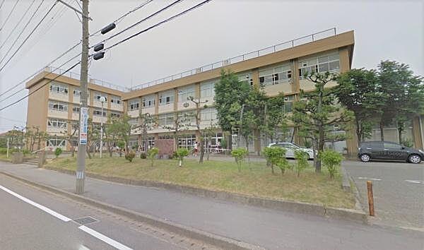 【周辺】新潟市立上山中学校まで801m