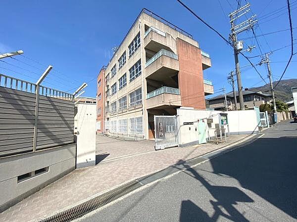 【周辺】東大阪市立石切中学校まで1490m