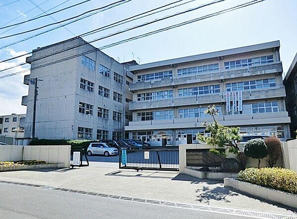 【周辺】松戸市立六実中学校まで1485m