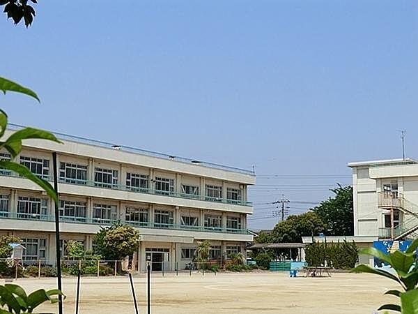 【周辺】三郷市立戸ケ崎小学校まで1237m
