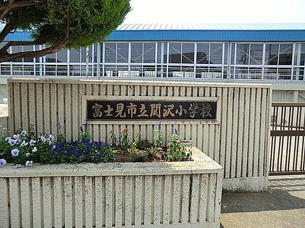 【周辺】富士見市立関沢小学校まで706m