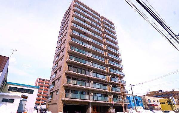 【外観】■エルフレックス北2条は札幌市中央区北二条東10丁目に所在しております。年数が経過致しました今でも、定期的な修繕計画に則りタイル貼りの重厚感溢れる佇まいを主張し続けております。