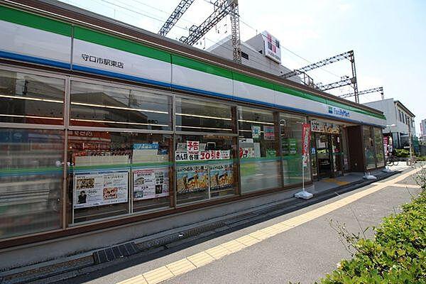 【周辺】ファミリーマート守口市駅東店まで1196m