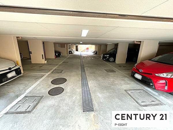 【駐車場】平面式駐車場で駐車も快適です！