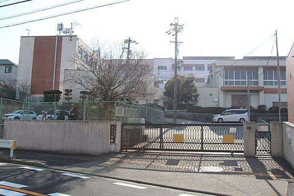 【周辺】名古屋市立滝川小学校 1640m