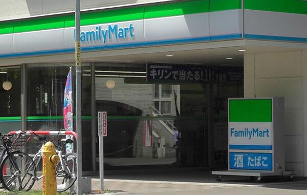【周辺】ファミリーマート札幌北6条西7丁目店まで229m